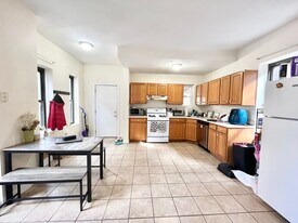 10 S Huntington Ave, Unit 3 in Boston, MA - Building Photo