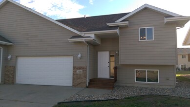 Reno Twinhomes in Sioux Falls, SD - Building Photo - Building Photo