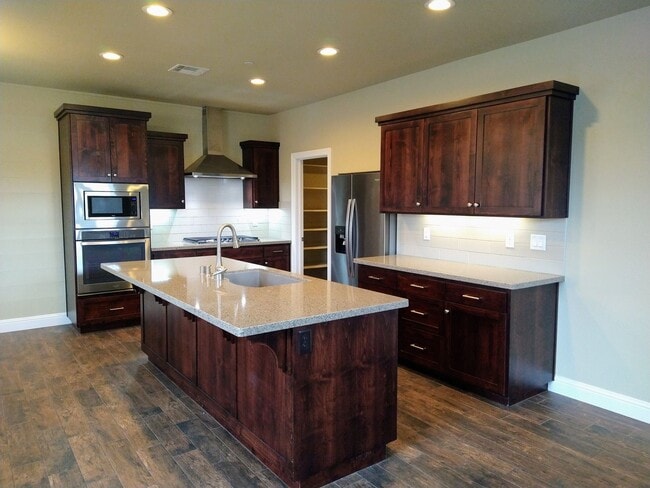 1359 Browning St in Redding, CA - Building Photo - Building Photo