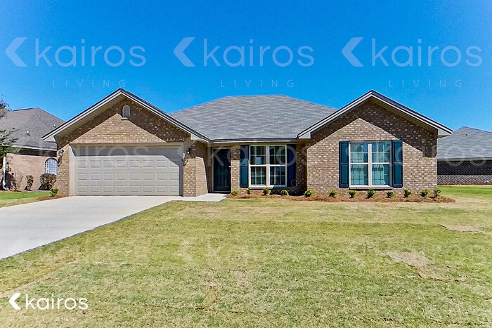 39 Charleston Dr in Elmore, AL - Building Photo