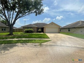 111 Jocelyn Cir in Victoria, TX - Building Photo