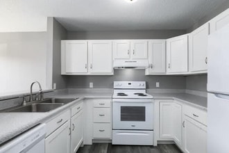 103 Sandstone Ct, Unit 103 in Hillsboro, MO - Foto de edificio - Building Photo