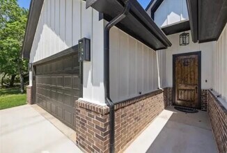 1418 Cheyenne Trl in Granbury, TX - Foto de edificio - Building Photo