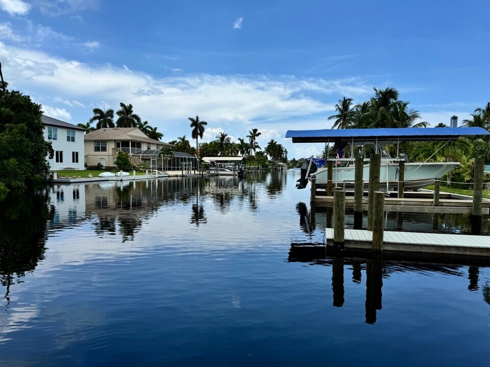 4811 Regal Dr in Bonita Springs, FL - Building Photo