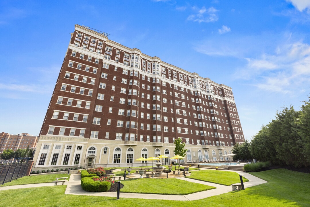 The Marott Apartments in Indianapolis, IN - Foto de edificio