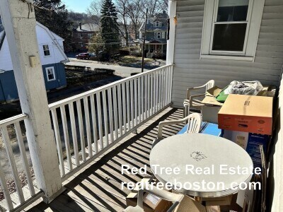 84 Walker St, Unit 3 in Newton, MA - Foto de edificio - Building Photo