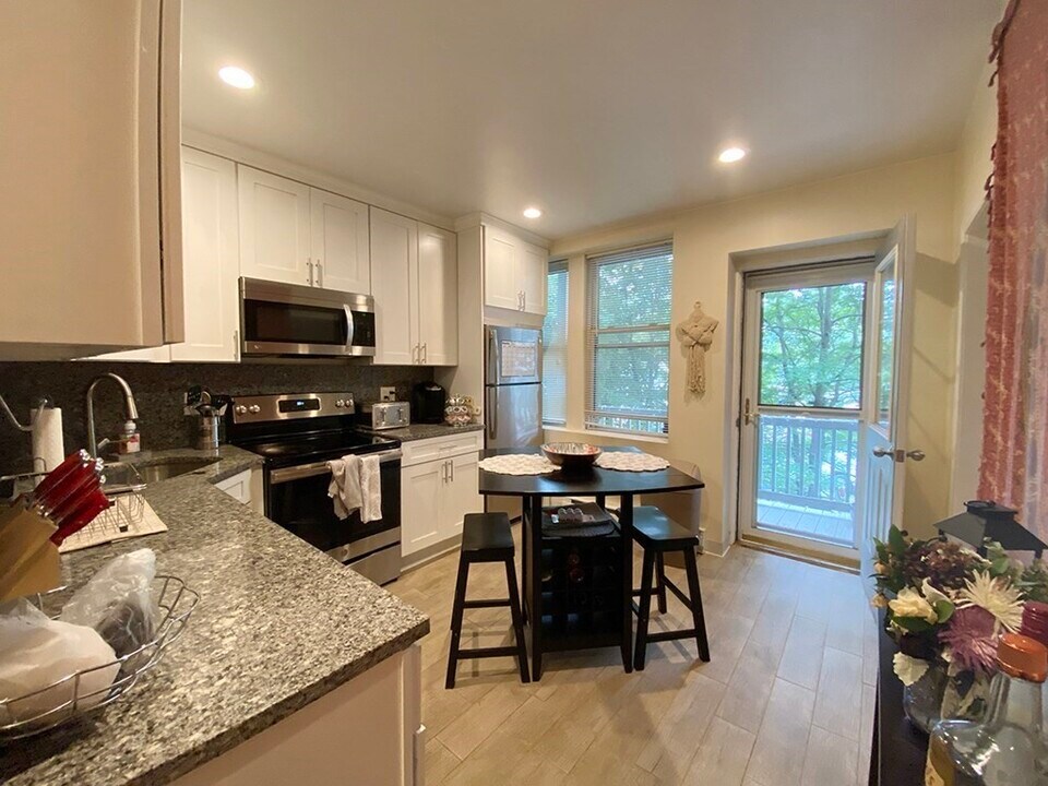 119 Cottage St in Boston, MA - Building Photo