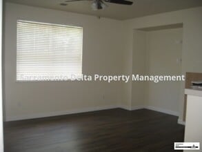 8251 Crystal Walk Cir in Elk Grove, CA - Building Photo - Building Photo