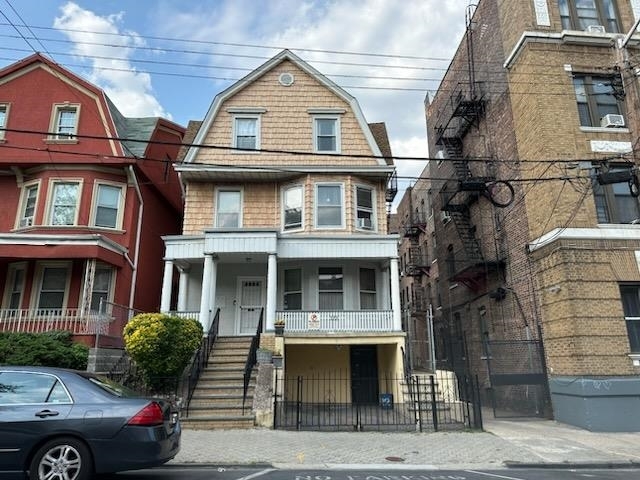 122 Jewett Ave in Jersey City, NJ - Building Photo