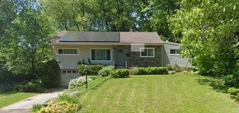 46 W Parkwood St in Albany, NY - Building Photo