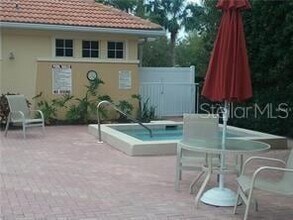 8406 Wethersfield Run, Unit 104 in Lakewood Ranch, FL - Foto de edificio - Building Photo