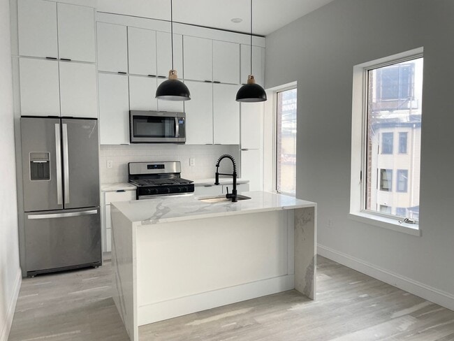 108 Chelsea St, Unit 3