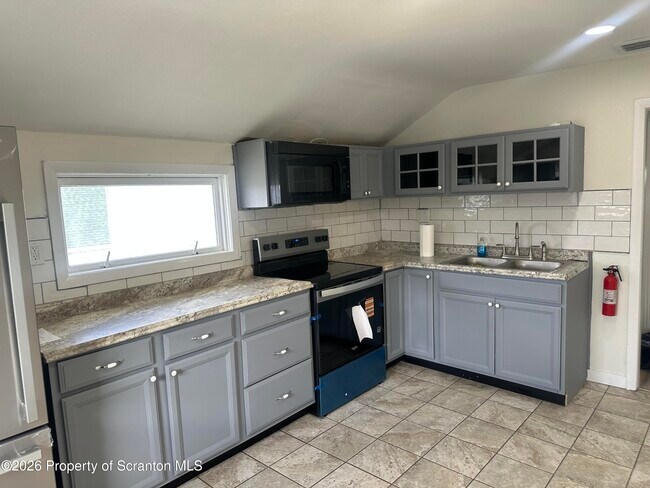 638 Pear St in Scranton, PA - Building Photo - Building Photo