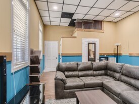 6971 Sunnywood Dr, Unit 1