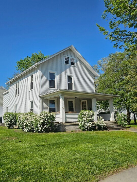 327 E Court St in Bowling Green, OH - Building Photo