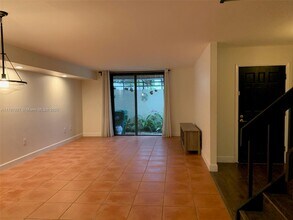 7655 SW 106th Ave in Miami, FL - Building Photo - Building Photo