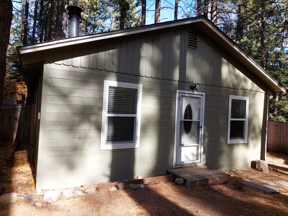 760 Clement St in South Lake Tahoe, CA - Building Photo