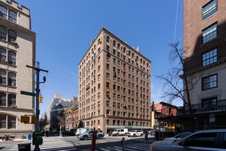 944-952 Lexington Ave in New York, NY - Foto de edificio - Building Photo