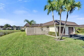 125 Lake Paula Dr in West Palm Beach, FL - Building Photo - Building Photo