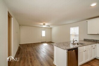 324 Sunnymeade Ln in Jarrell, TX - Building Photo - Building Photo