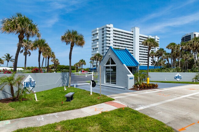 The Empress Condominiums in Jensen Beach, FL - Foto de edificio - Building Photo