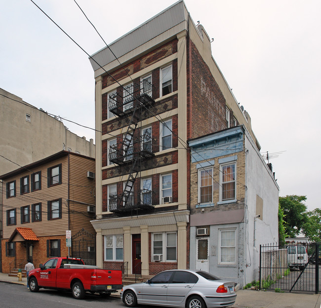 24 Madison St in Newark, NJ - Building Photo - Building Photo