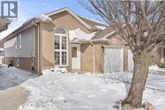 11255 Timber Bay Crescent in Windsor, ON - Building Photo - Building Photo