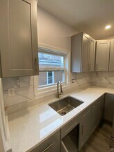 73 Marshall St, Unit 2 in Somerville, MA - Building Photo - Building Photo