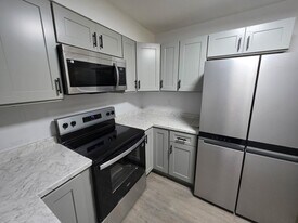 Riverside Apartments in Rockford, IL - Building Photo