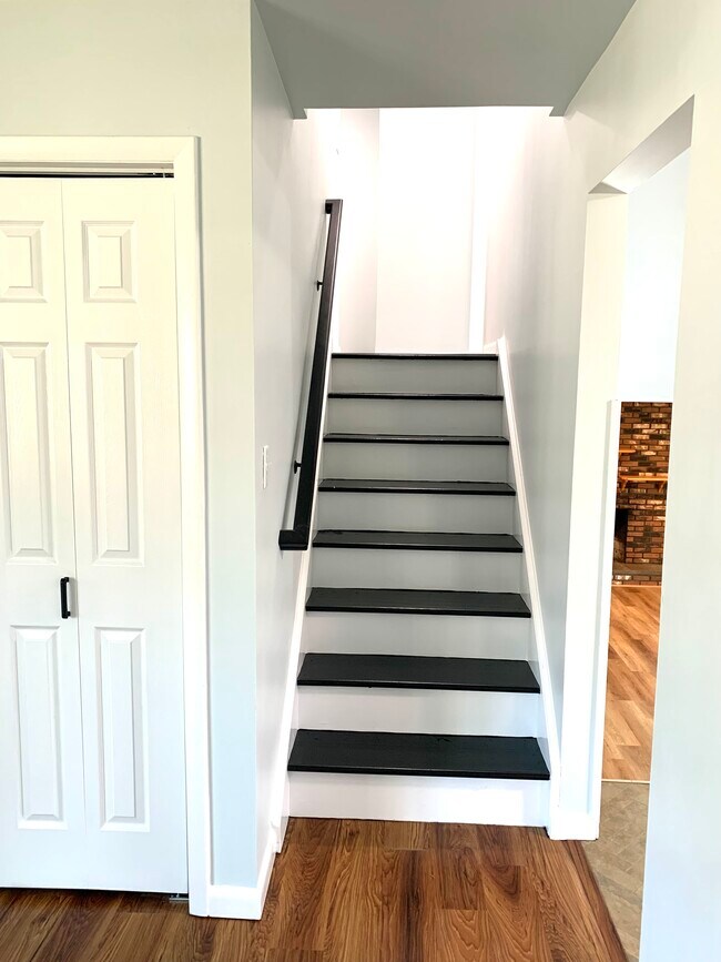 8 Elizabeth Ln in Gansevoort, NY - Building Photo - Building Photo