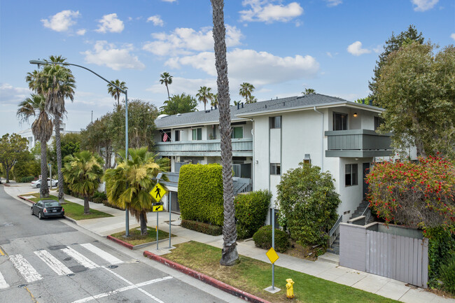 HOA MONTANA AVE in Santa Monica, CA - Building Photo - Primary Photo