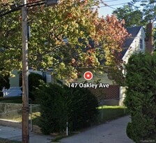 147 Oakley Ave in Elmont, NY - Building Photo