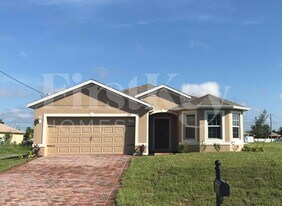 217 NW 9th St in Cape Coral, FL - Building Photo