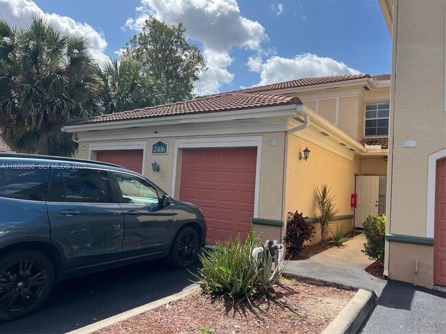 2406 Centergate Dr in Miramar, FL - Building Photo - Building Photo