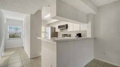 431 Cerromar Ln in Venice, FL - Building Photo - Building Photo