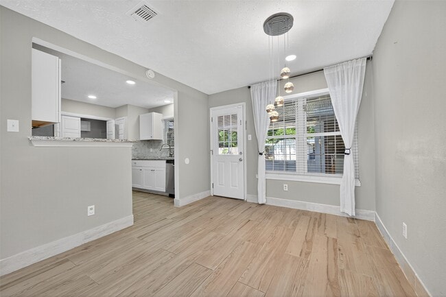 property at 8203 Huntermoor Cir