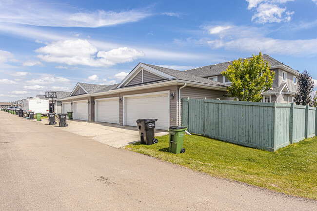 2444 Glenridding Blvd SW in Edmonton, AB - Building Photo - Building Photo