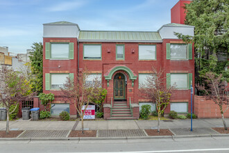 Burwell Apartments in Bremerton, WA - Building Photo - Primary Photo