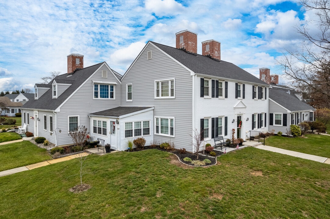Rossmoor Adult Community in Monroe Township, NJ - Foto de edificio