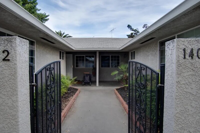 1402 Chapala Way in Modesto, CA - Building Photo