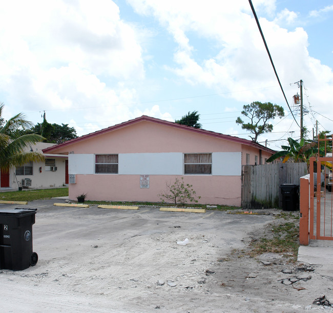 2664-2668 SW 7th St in Fort Lauderdale, FL - Building Photo - Building Photo