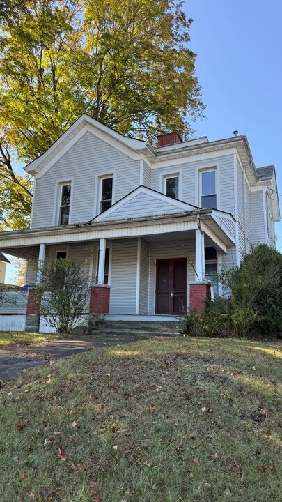 83 S Mercer St in Greenville, PA - Building Photo