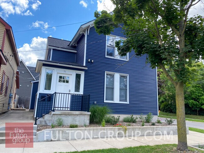36 Dwight Ave SE, Unit 2 in Grand Rapids, MI - Foto de edificio - Building Photo