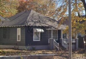 2104 N Broadway St in Pittsburg, KS - Building Photo