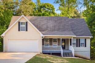 335 Alcovy Cir in Covington, GA - Building Photo