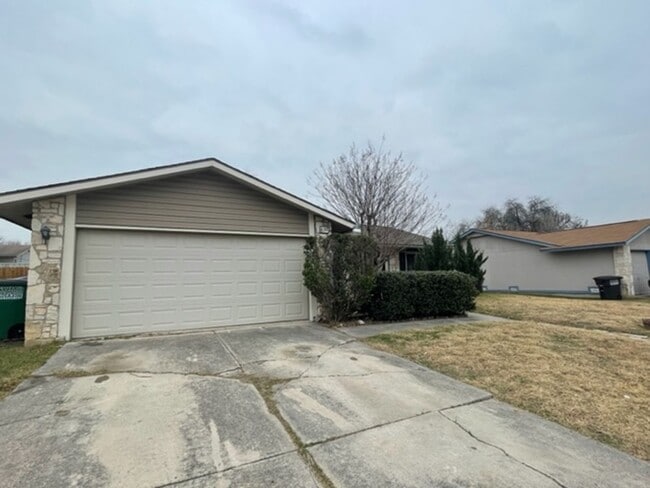 838 Saddlebrook Dr in San Antonio, TX - Building Photo - Building Photo