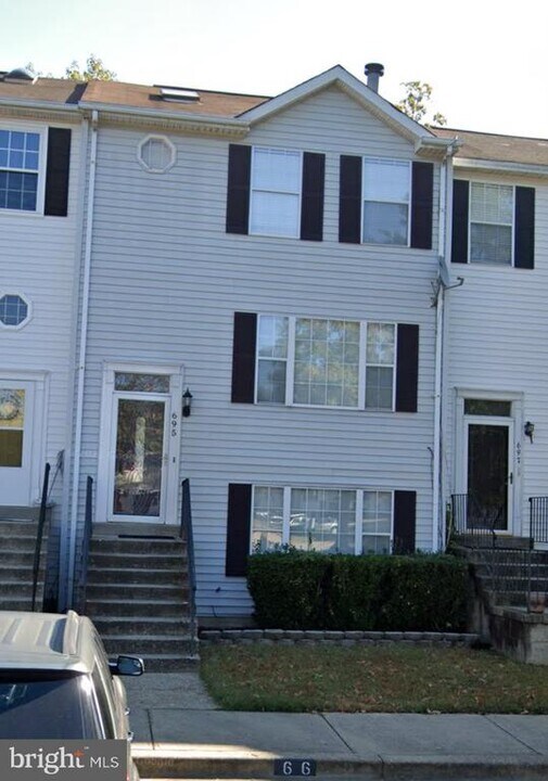 695 Mt Lubentia W in Upper Marlboro, MD - Building Photo