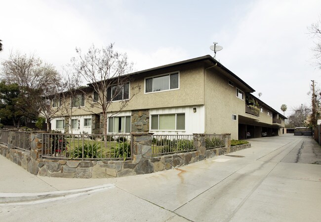 Monterey Oaks Apartments in South Pasadena, CA - Building Photo - Building Photo