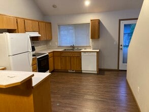 717 Shannon St in Steilacoom, WA - Foto de edificio - Building Photo