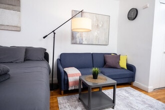 330 E 74th St in New York, NY - Building Photo - Building Photo